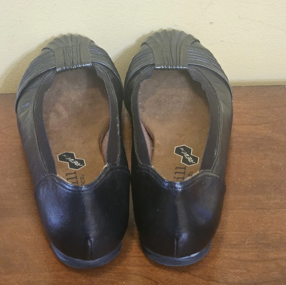 Cobb Hill RevCraze ballet flats by Rockport Size 8